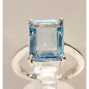 Anello topazio azzurro