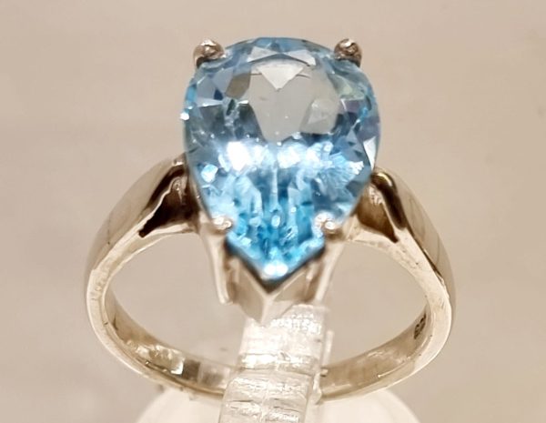 Anello topazio azzurro
