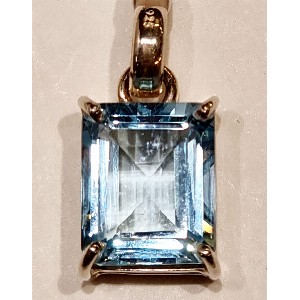 Ciondolo in topazio azzurro