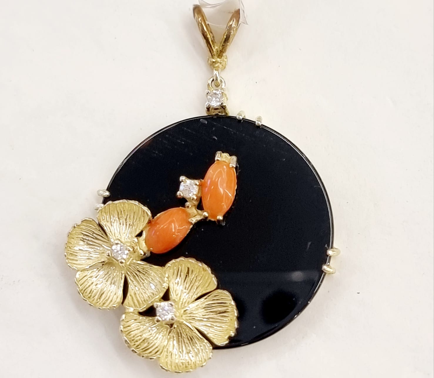 Ciondolo in agata con zirconi e corallo