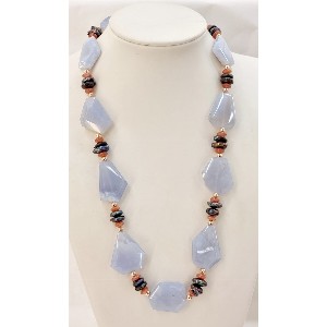 Collana in calcedonio