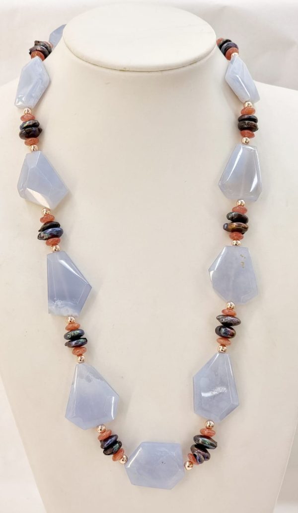 Collana in calcedonio