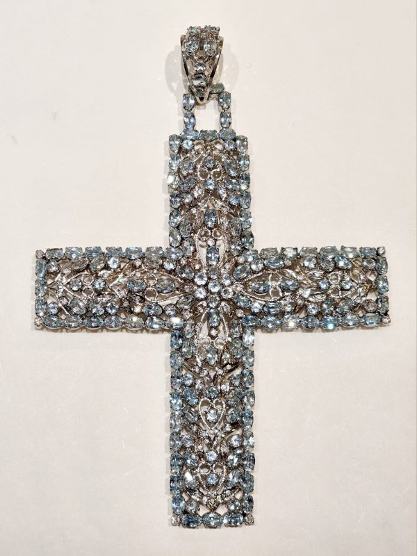Croce in argento e topazio azzurro