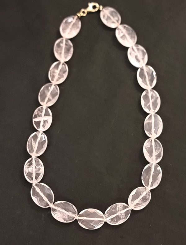 Girocollo in quarzo rosa