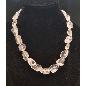 Girocollo in quarzo bianco