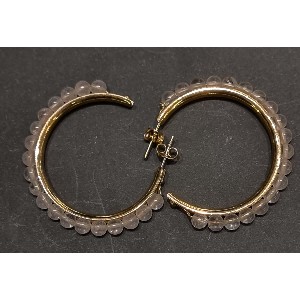 Orecchini cerchio in argento con quarzo bianco