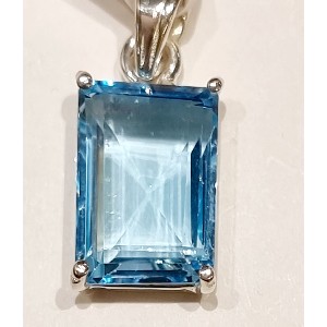 Ciondolo in topazio azzurro
