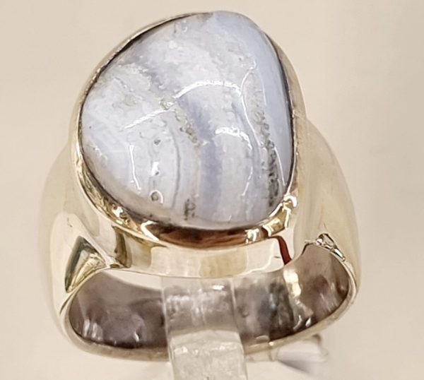 Anello in calcedonio