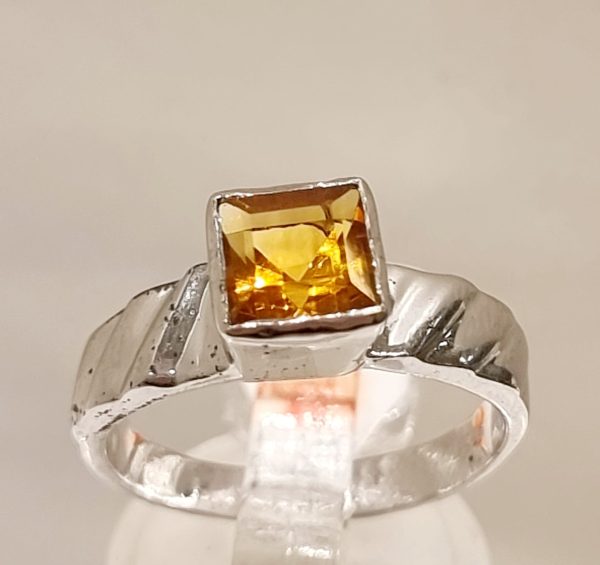 Anello argento e topazio giallo