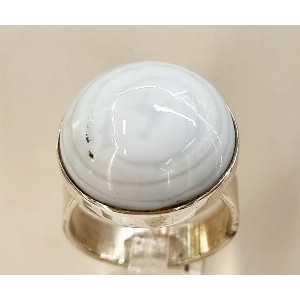 Anello in calcedonio