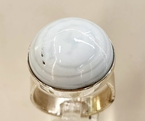 Anello in calcedonio