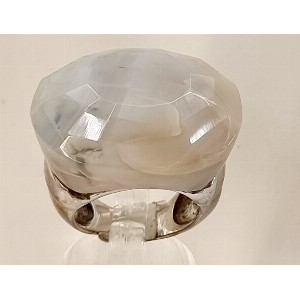 Anello in calcedonio