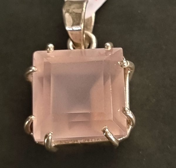 Ciondolo in quarzo rosa